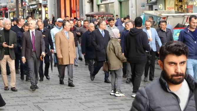 İ̇stiklal Caddesi’ndeki Dükkanlar Denetlendi