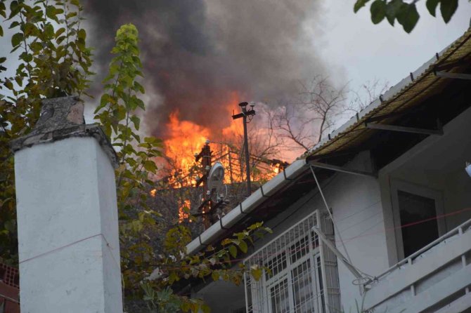 Tokat’ta İki Katlı Ahşap Evde Yangın Paniği