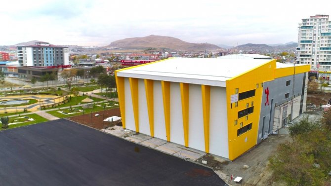 Tuşba Belediyesi, Spor Tesislerini Belirlenen Süreden 6 Ay Önce Tamamladı