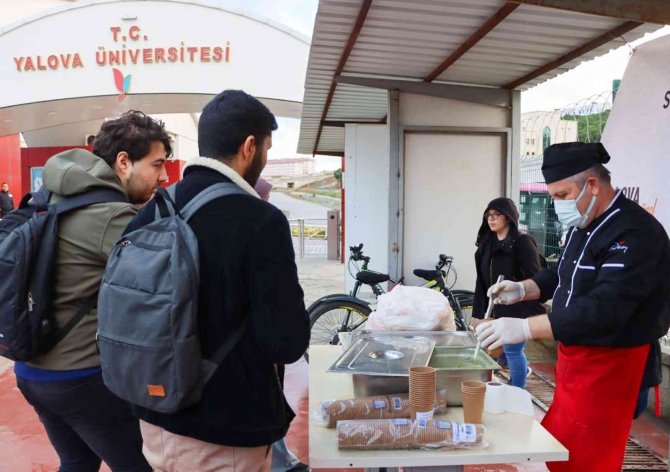 Yalova Belediyesi’nden Öğrencilere Çorba İkramı