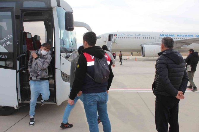 Iğdır’dan 226 Göçmen Daha Ülkelerine Gönderildi