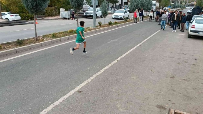 Dicle’de Okul Sporları Kros Yarışmasında Öğrenciler Kıyasıya Mücadele Etti