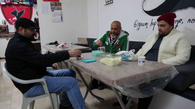 Yozgatlı Esnaf Gönül Verdiği Takımı Şampiyon Olana Kadar Çayı 1 Liradan Satacak