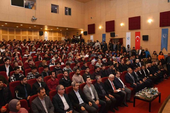 Üniversitede "Sıfırdan Zirveye Başarı Hikayeleri" Konulu Program Yapıldı