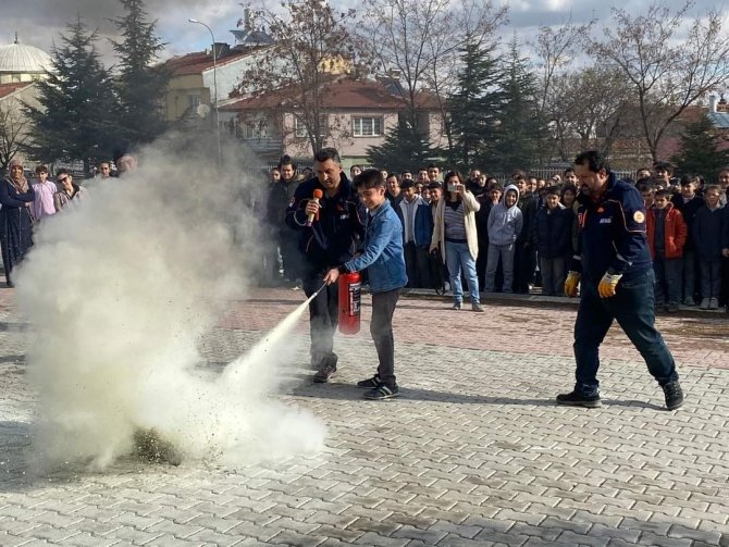 Ortaokul Öğrencilerine Yönelik Afet Tatbikatı