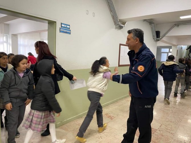 Ortaokul Öğrencilerine Yönelik Afet Tatbikatı