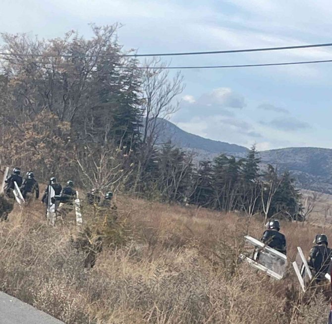 Yolun Kapatılacağı İhbarına Jandarmadan Robocoplu Önlem