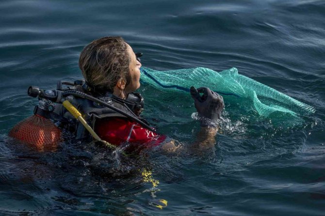Alanya’da Denizde 19 Dalgıç 38 Kilogram Atık Topladı