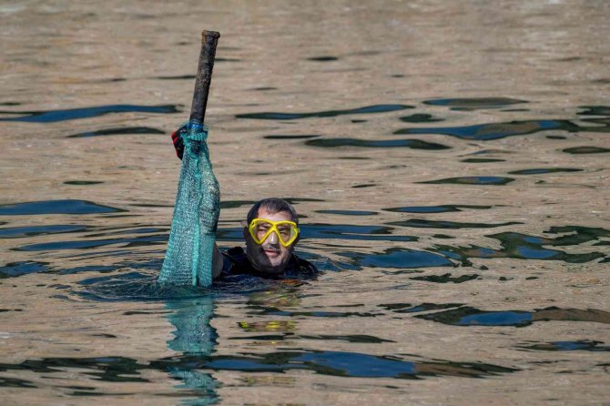 Alanya’da Denizde 19 Dalgıç 38 Kilogram Atık Topladı