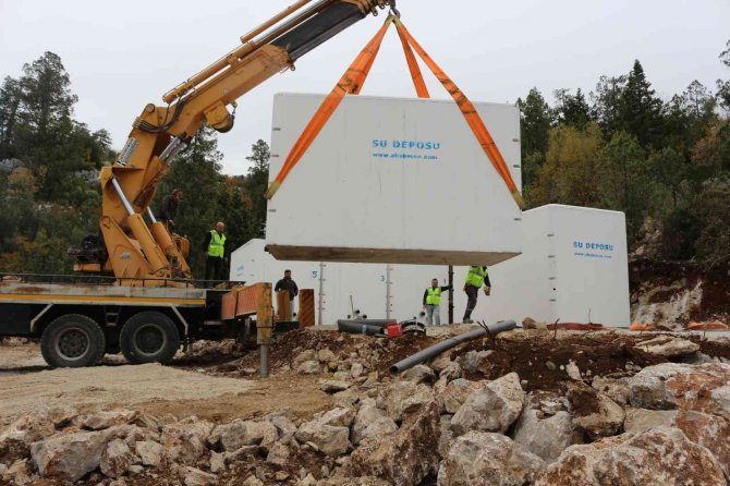 İ̇bradı’da Köy Okulu Tadilatı, Yol, Parke Taşı Ve Mezarlıkta Namaz Kılma Alanı Yapıldı