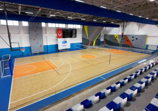 Antalya Osb’de Kadın Çalışanlar İçin Voleybol Turnuvası