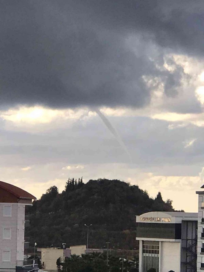 Antalya’da Çıkan Hortum Karaya Ulaşmadan Kayboldu