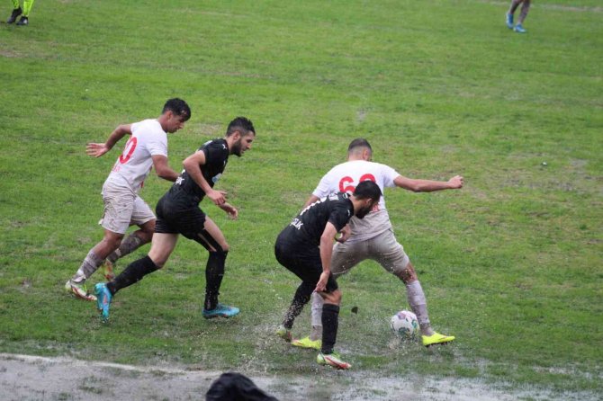 Tff 3. Lig: Efeler 09 Sfk: 2 - Bergama Belediyespor: 0