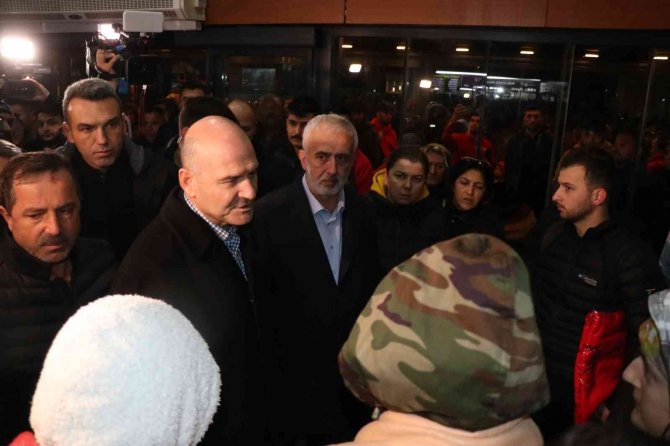 Bakan Soylu Deprem Bölgesinde: "Biraz Sonra Elektrik İle İlgili Herhangi Bir Kesinti Söz Konusu Olmayacak"