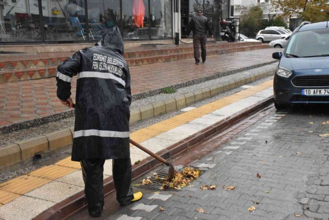 Edremit Belediyesi Şiddetli Yağışlara Önlem Alıyor