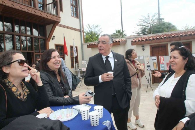 "Diş Hekimliğinin Dünü Bugünü" Sergisi Açıldı