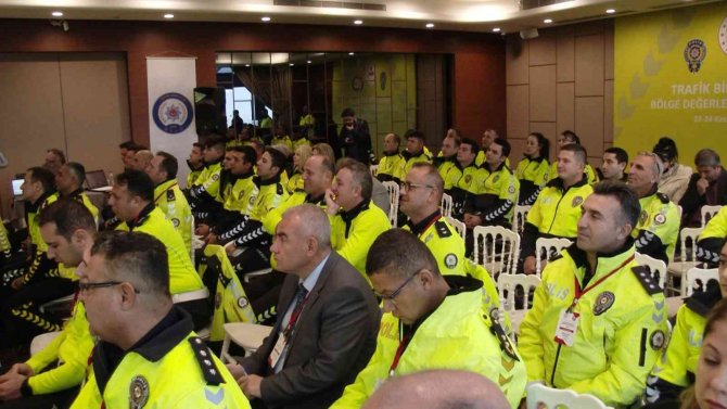 Bursa’da 20 İlin Trafik Birim Amirinin Katıldığı "Bölge Değerlendirme Toplantısı" Yapıldı