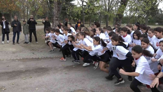 Öğrenciler Birinci Olmak İçin Ter Döktü