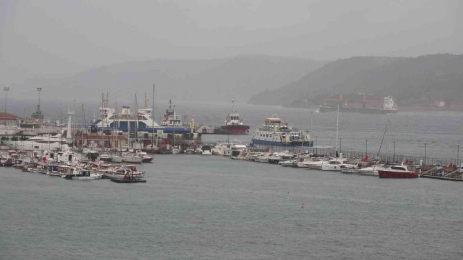 Bozcaada’ya Feribot Seferleri İptal Edildi