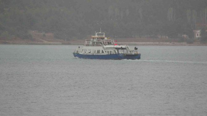 Bazı Feribot Seferlerine ’Fırtına’ Engeli