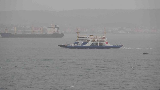 Bozcaada’ya Feribot Seferleri İptal Edildi