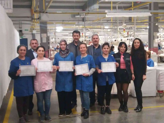 Telafi Programını Tamamlayan İşçilere Ustalık Belgesi