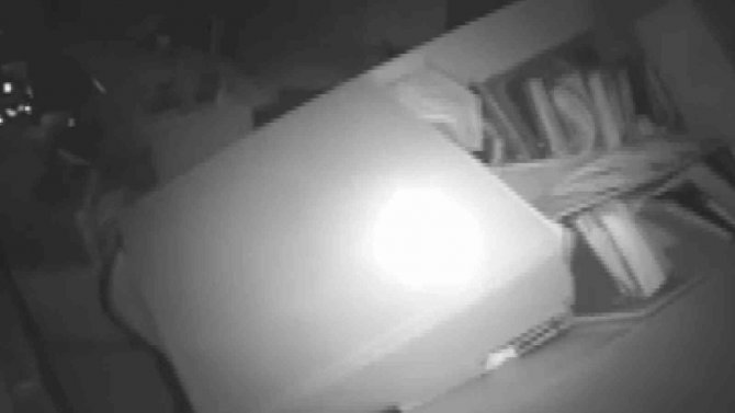 Masalar Sandalyeler Hareket Etti, Devrilen Dolap Bilgisayarların Üstüne Düştü