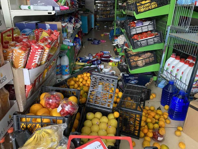 Düzce’deki Deprem Market Raflarını Yere İndirdi