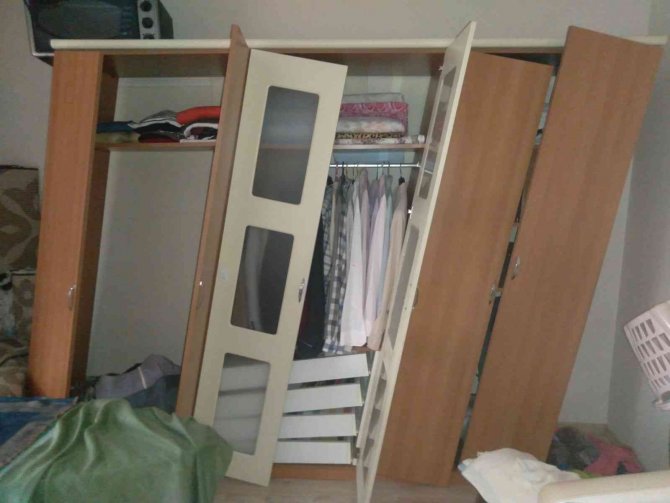 Düzce’de En Büyük Hasar Dolapların Devrilmesi Ve Ev Eşyalarının Kırılması İle Meydana Geldi