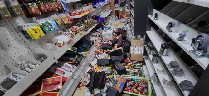 Deprem İş Yerlerinde Büyük Hasar Bıraktı