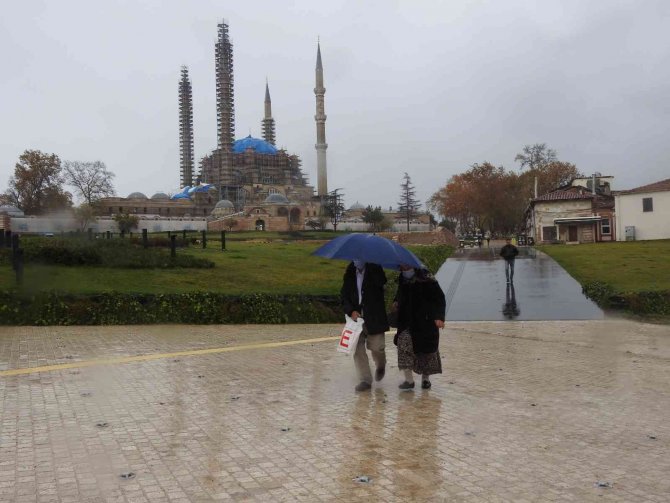 Edirne’de Sağanak Etkili Oldu, Vatandaşlar Zor Anlar Yaşadı