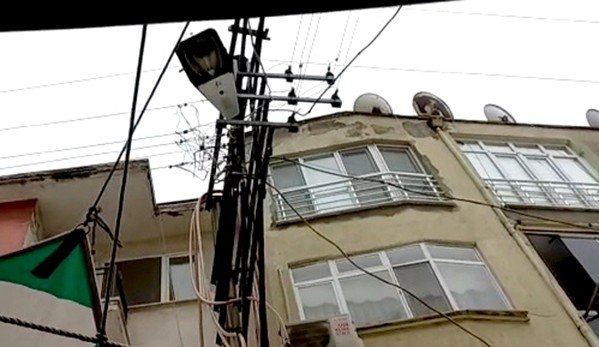 Edremit’te Elektrik Direğinden Çıkan Kıvılcımlar Paniğe Neden Oldu