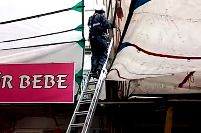 Edremit’te Elektrik Direğinden Çıkan Kıvılcımlar Paniğe Neden Oldu