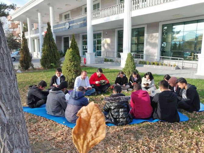 Başkan Büyükkılıç İmkan Sağlıyor, Gençler Okuyor