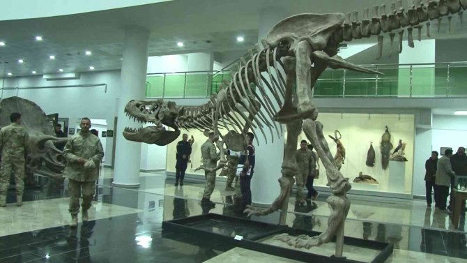 ‘Biyoçeşitliliği Koruma Çalıştayı’nda Vahşi Hayvan Figürleri Dikkat Çekti