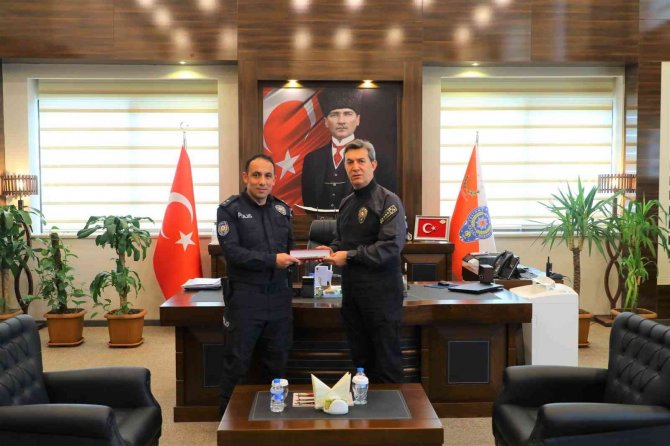 Otobüs Yangınına Müdahale Eden İki Polise Emniyet Müdürü Tuncer’den Teşekkür