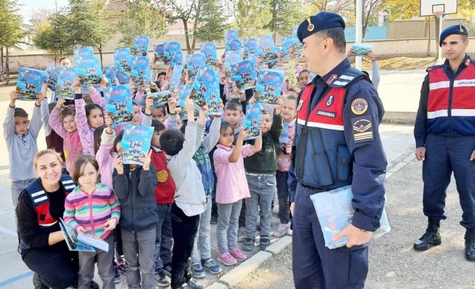 Jandarma Ekiplerinden Öğrenci Ve Öğretmenlere Eğitim