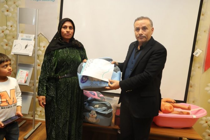 Eyyübiye’de Gebe Okuluna Katılan Annelere Sertifika Verildi