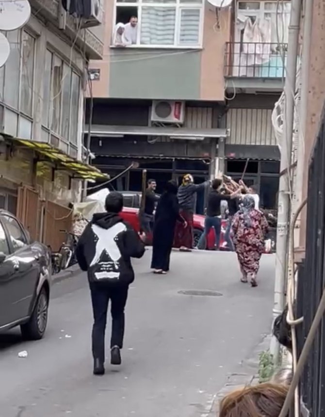 Fatih’te Ortalık Savaş Alanına Döndü : 4 Yaralı