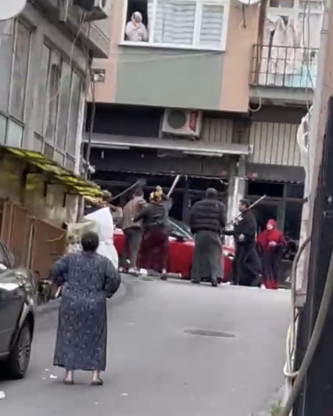 Fatih’te Ortalık Savaş Alanına Döndü : 4 Yaralı