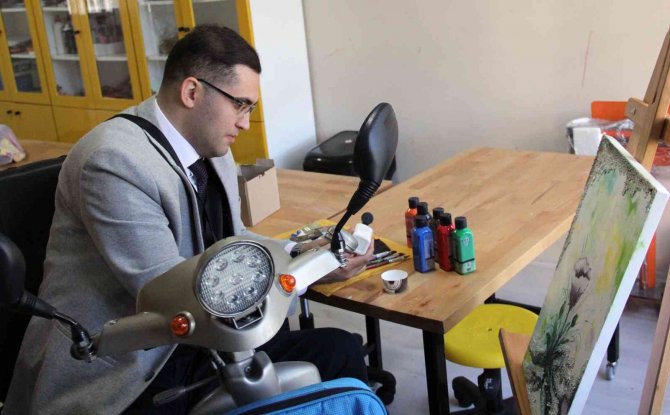 Engeli Öğretmenlik Hayalini Gerçekleştirmeye Engel Olmadı