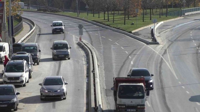 Sultangazi’de İ̇bb’nin Yanlış Yol Çalışması Kazaları Da Beraberinde Getirdi