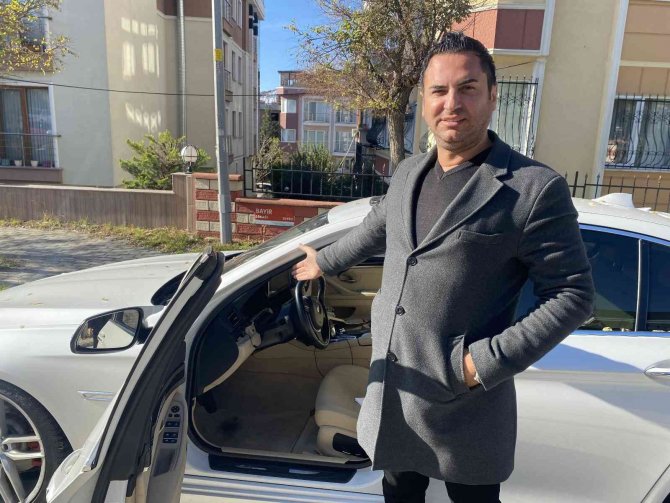 Aracının Gösterge Panelini Çalanların Başına Ödül Koydu