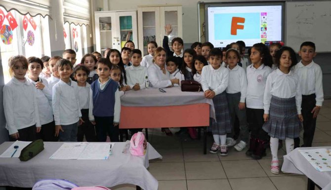 26 Yıldır Aynı Okulda İlk Günkü Aşk Ve Heyecanla Öğrenci Yetiştiriyor