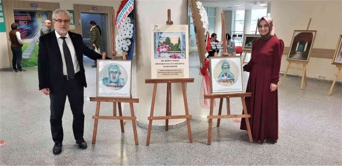 Bu Sergide Bakteriden Resimler Yer Alıyor