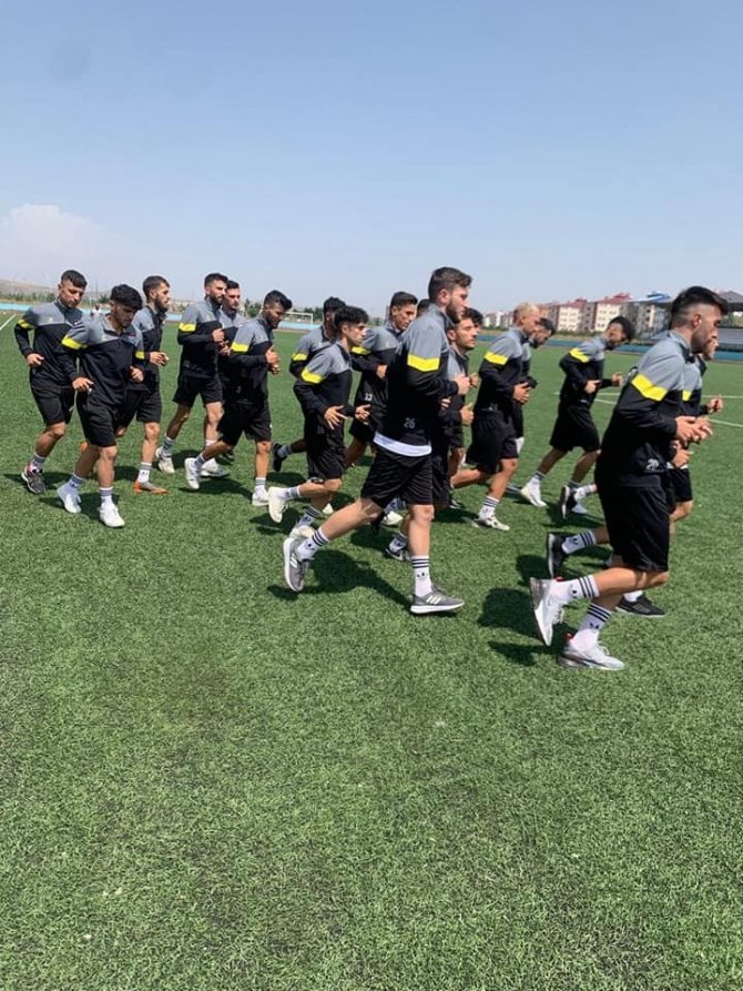 Kars 36 Spor Iğdıres Spor Hazırlıklarını Sürdürüyor