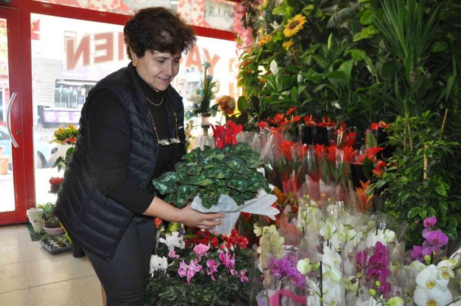 Kars’ta Çiçekler Öğretmenler İçin Hazırlanıyor