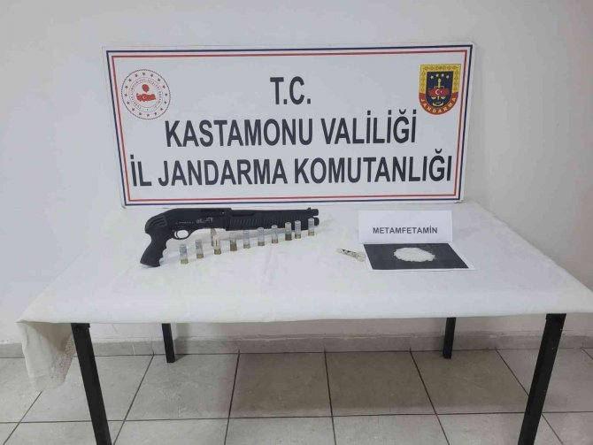 Kastamonu’da İki Ayrı Uyuşturucu Operasyonu: 3 Gözaltı