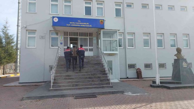 Türkiye’ye Kaçak Yollardan Giren Pkk’lı Jandarmadan Kaçamadı