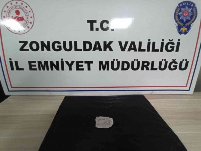 Denetimlerde Aranan 4 Kişiden Uyuşturucu Ve Silah Çıktı